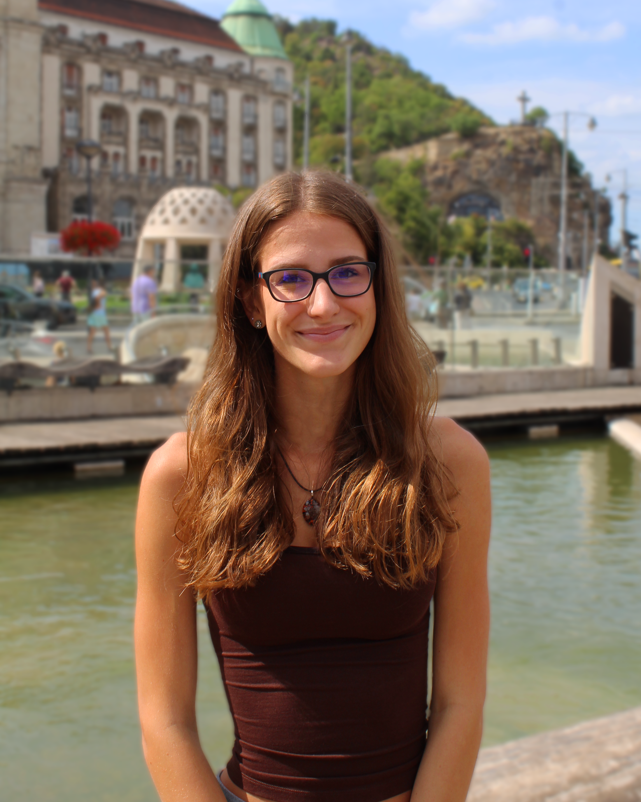 Portrait of Lili Baranyai, junior UX/UI designer